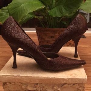 Brown leather BCBG pumps